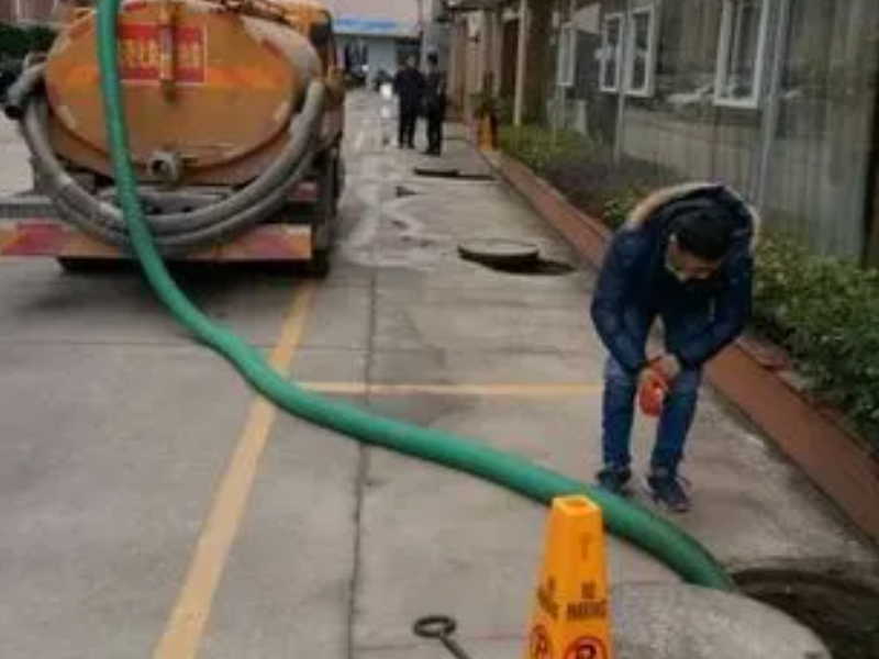 南宁低价疏通各种下水道,化粪池清理,高压车清洗